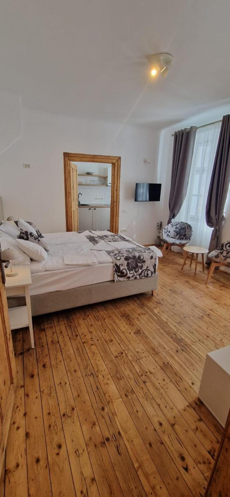Rossmarkt Apartment Brasov